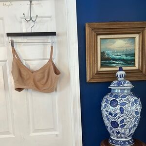 NWOT Women’s Honey Love Silhouette Wire Free Bra 42 C/D